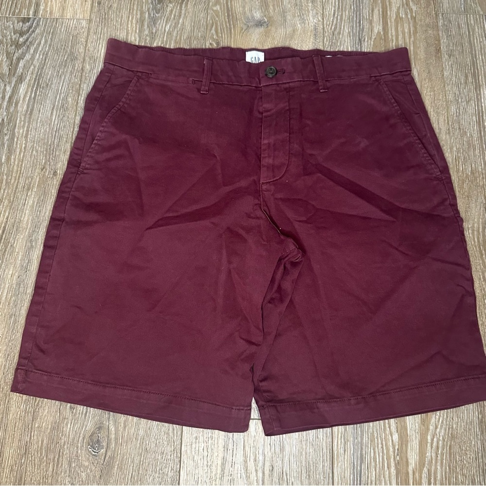 GAP maroon 10" Chino shorts size 33
